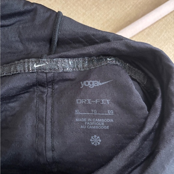 Nike Black Textured Hoodie - Picture 3 of 3